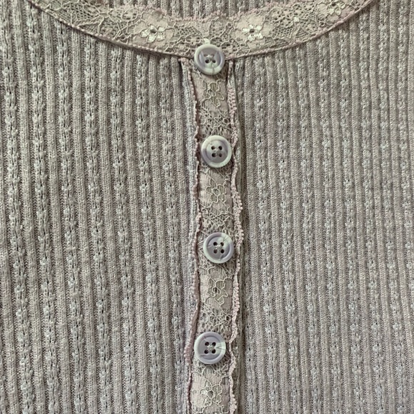 DISCONTINUED Lavender Lace Forever 21 Long Sleeve Henley Bodysuit - Picture 4 of 5